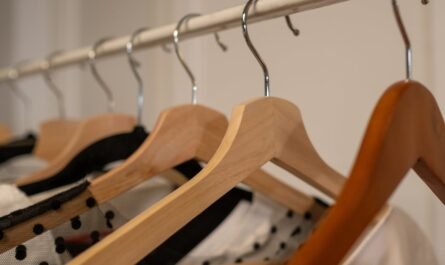 découvrez notre sélection incontournable d'articles essentiels pour votre garde-robe. style, confort et polyvalence se rencontrent pour vous aider à créer des tenues élégantes et adaptées à toutes les occasions.