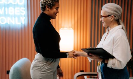 découvrez des techniques avancées de négociation qui vous aideront à obtenir des résultats optimaux dans vos discussions. apprenez à maîtriser l'art de la persuasion, à gérer les conflits et à bâtir des accords gagnant-gagnant grâce à des stratégies éprouvées.