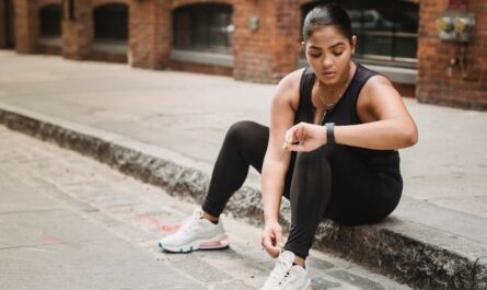 découvrez notre sélection de fitness trackers pour suivre vos activités physiques et atteindre vos objectifs santé. performants et élégants, ces appareils vous aident à monitorer votre fréquence cardiaque, vos pas quotidiens et bien plus encore.