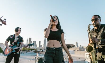 découvrez l'univers vibrant des concerts en direct ! ne manquez pas l'occasion de vivre des performances exceptionnelles de vos artistes préférés, dans une ambiance electrifiante. rejoignez-nous pour des soirées mémorables pleines de musique et d'émotion.