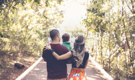 découvrez des conseils pratiques et des ressources essentielles pour élever vos enfants dans un environnement sain et épanouissant. apprenez à gérer les défis du quotidien et à renforcer les liens familiaux grâce à des stratégies de parentalité bienveillante.