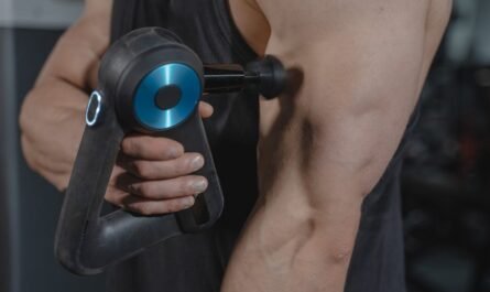 découvrez les bienfaits du self-massage pour soulager les tensions, améliorer la circulation et favoriser la détente. apprenez des techniques simples et efficaces pour vous offrir un moment de bien-être au quotidien.