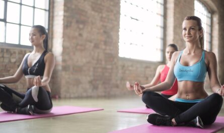 découvrez les bienfaits du yoga pour votre esprit et votre corps. pratiquez des postures variées, améliorez votre flexibilité, réduisez le stress et atteignez un équilibre intérieur grâce à nos séances adaptées à tous les niveaux.