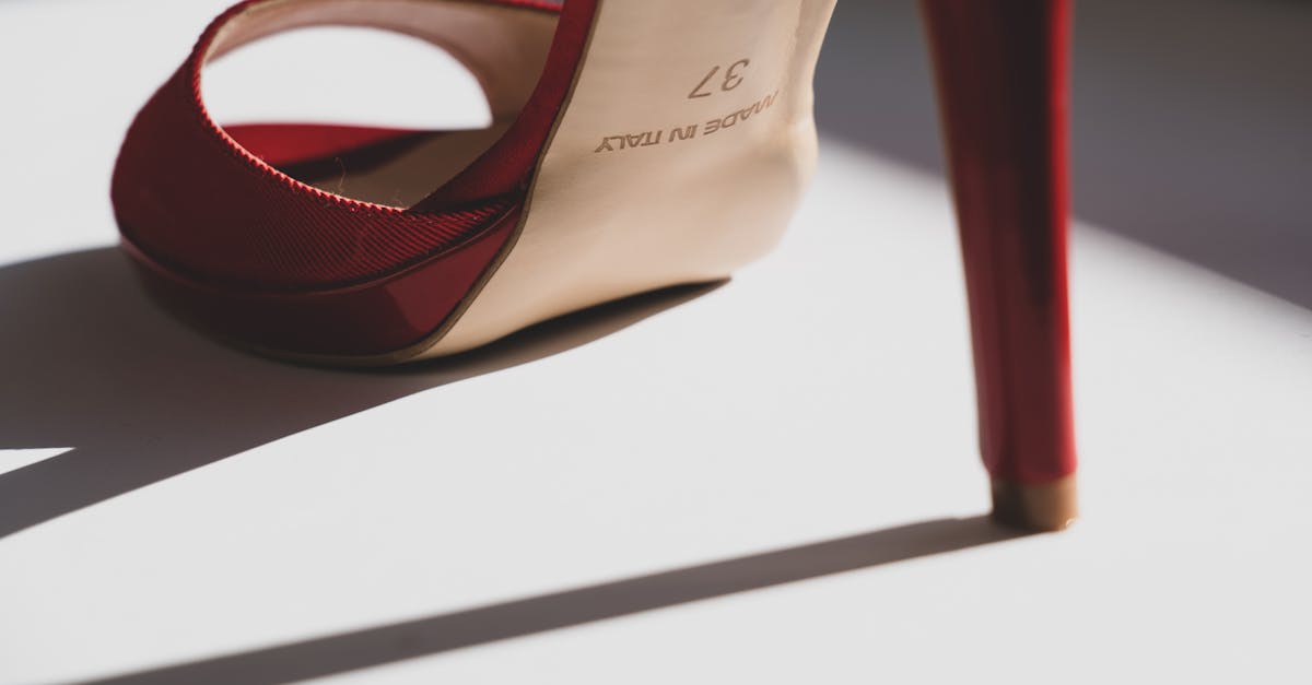 découvrez notre collection exclusive de chaussures de luxe, alliant élégance, confort et style. parfaites pour toutes les occasions, nos chaussures sublimeront votre garde-robe avec des designs raffinés et des matériaux de haute qualité.