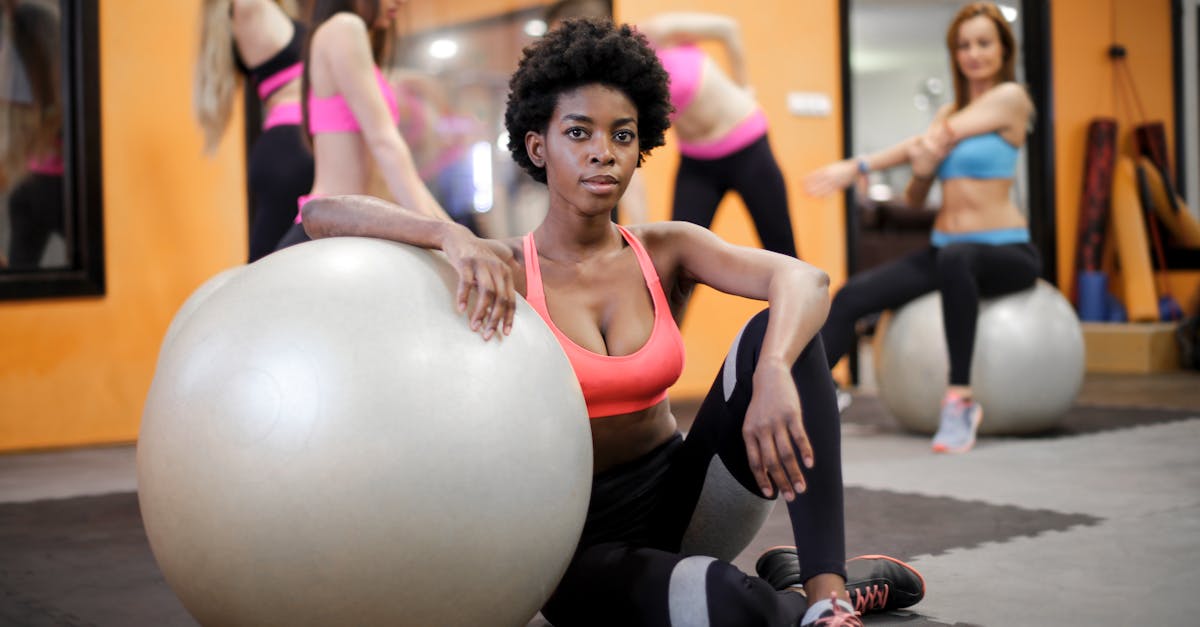 découvrez les bienfaits du pilates pour renforcer votre corps et améliorer votre flexibilité. rejoignez nos cours adaptés à tous les niveaux et transformez votre routine fitness avec des exercices ciblés. équilibrez votre esprit et votre corps grâce à cette méthode douce et efficace.