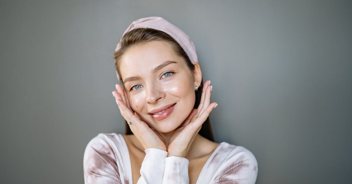 découvrez nos conseils et astuces pour obtenir une peau éclatante et lumineuse. explorez des routines de soins, des produits adaptés et des techniques pour nourrir votre épiderme et révéler tout son éclat naturel.