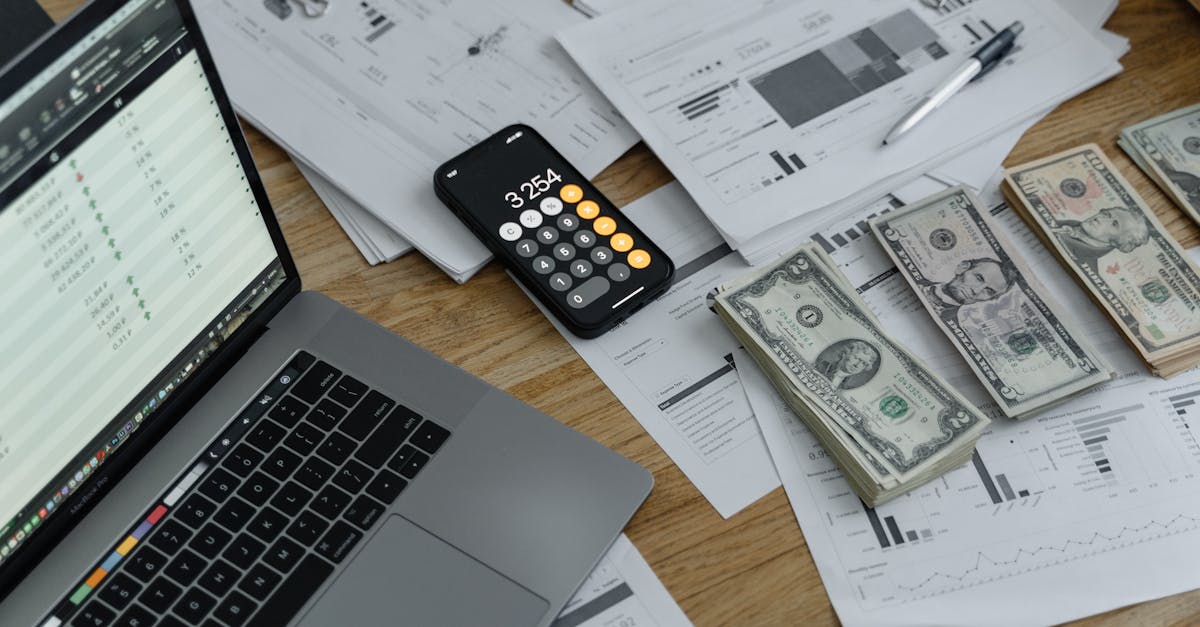 découvrez l'économie comportementale, une discipline fascinante qui explore comment les émotions et les biais cognitifs influencent nos décisions économiques. comprenez les mécanismes à l'œuvre derrière le comportement des consommateurs et les marchés pour mieux naviguer dans un monde économique complexe.