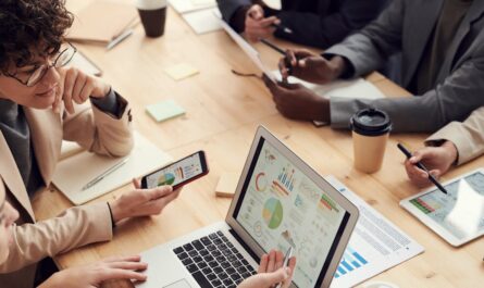 découvrez l'importance de la collaboration dans le travail d'équipe, son impact sur la productivité et l'innovation, ainsi que des stratégies pour favoriser un environnement collaboratif efficace.