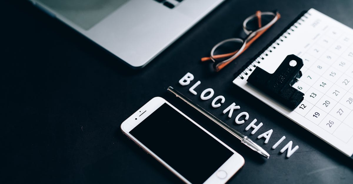 découvrez la blockchain, une technologie révolutionnaire qui transforme les transactions numériques. apprenez comment elle assure la sécurité, la transparence et l'efficacité dans divers secteurs comme la finance, la logistique et plus encore.