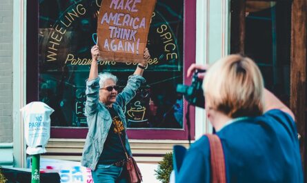 découvrez l'importance de l'engagement communautaire, un processus essentiel pour renforcer les liens sociaux, encourager la participation citoyenne et améliorer la qualité de vie au sein des collectivités. explorez des stratégies, des initiatives et des réussites inspirantes pour favoriser une implication active et positive au sein de votre communauté.