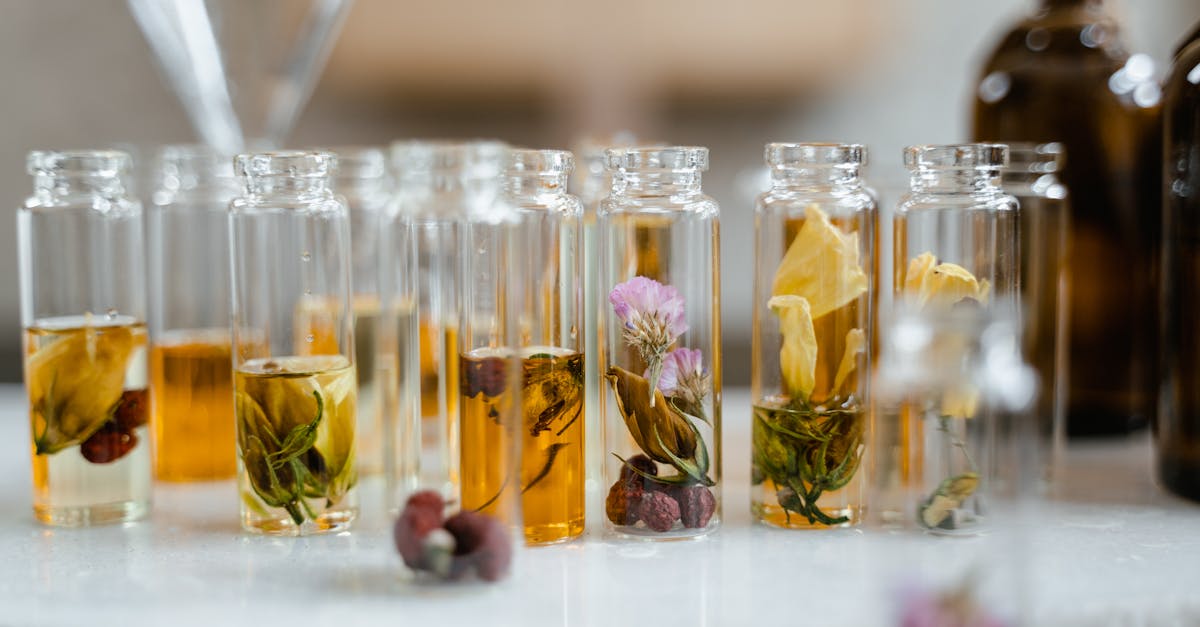 découvrez l'univers des huiles essentielles : bienfaits, utilisations et conseils d'experts pour intégrer les huiles essentielles à votre routine bien-être au quotidien.