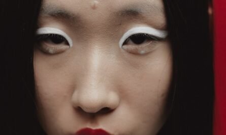 découvrez les dernières tendances maquillage pour sublimer votre beauté ! explorez des astuces, des techniques et des inspirations pour adopter les looks les plus en vogue et rester à la pointe de la mode.