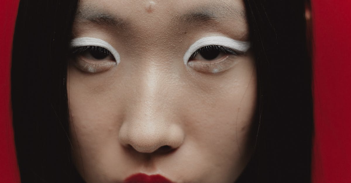 découvrez les dernières tendances maquillage pour sublimer votre beauté ! explorez des astuces, des techniques et des inspirations pour adopter les looks les plus en vogue et rester à la pointe de la mode.
