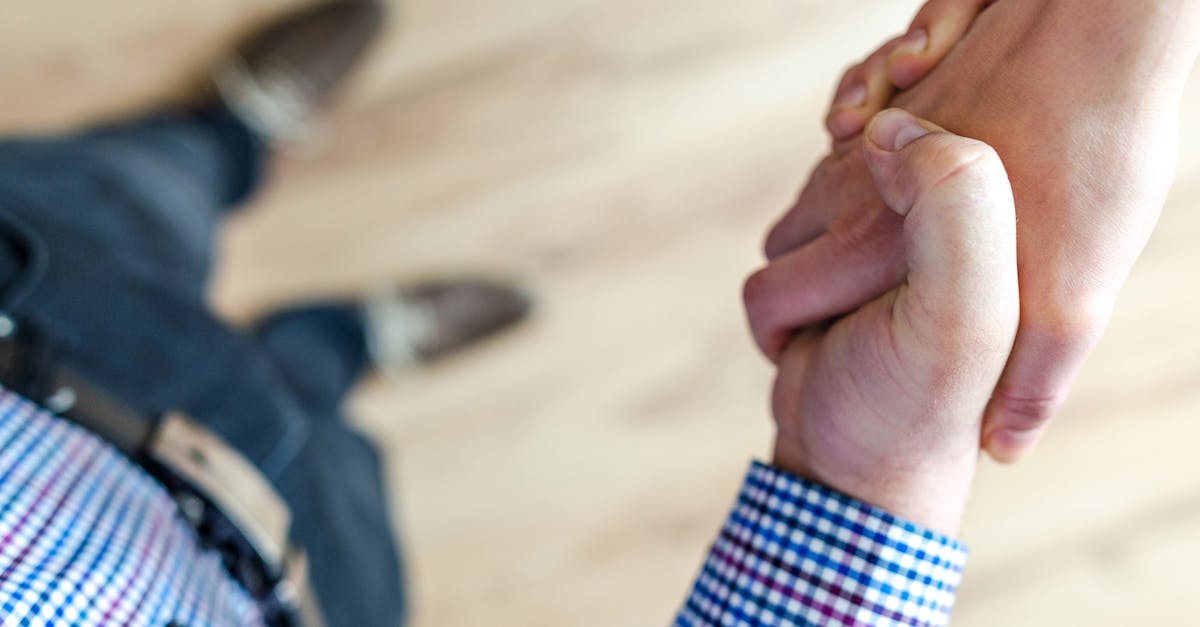 découvrez l'importance de la confiance dans les relations personnelles et professionnelles. apprenez comment bâtir et maintenir la confiance pour favoriser des échanges authentiques et durables.
