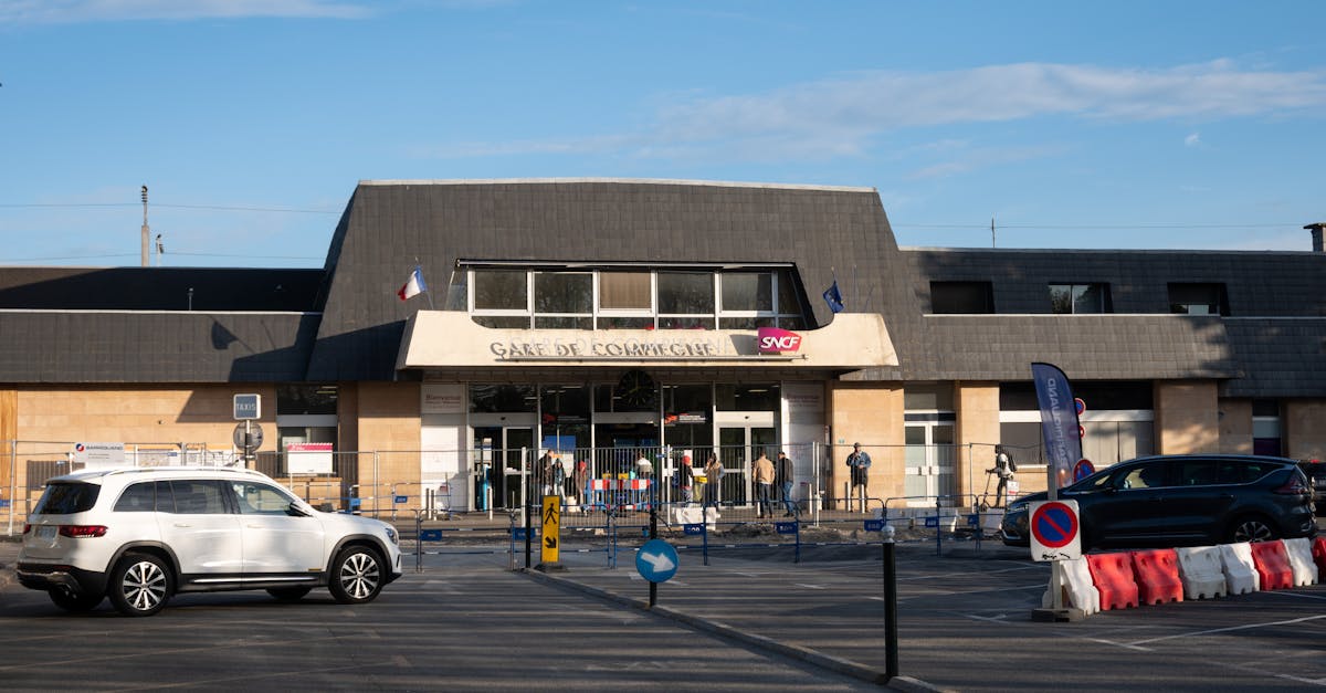 découvrez les services, offres et actualités de la sncf, le leader du transport ferroviaire en france. voyages en train, horaires, réservations et informations pratiques pour faciliter tous vos déplacements.