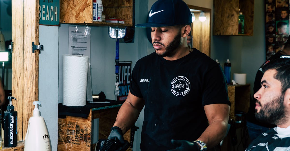 découvrez notre gamme de produits d'entretien pour barbe, conçus pour nourrir, hydrater et styliser votre barbe avec soin et efficacité.