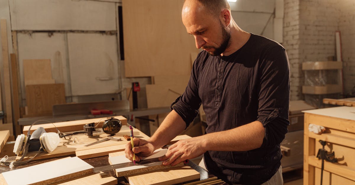 découvrez notre sélection d'outils de menuiserie de haute qualité, parfaits pour tous vos projets de travail du bois, du bricoleur amateur au professionnel.