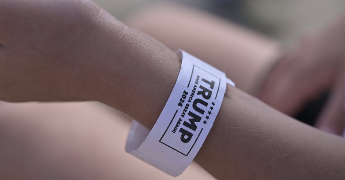 découvrez la collection officielle de produits dérivés paris 2024 : vêtements, accessoires et souvenirs exclusifs pour célébrer les jeux olympiques.