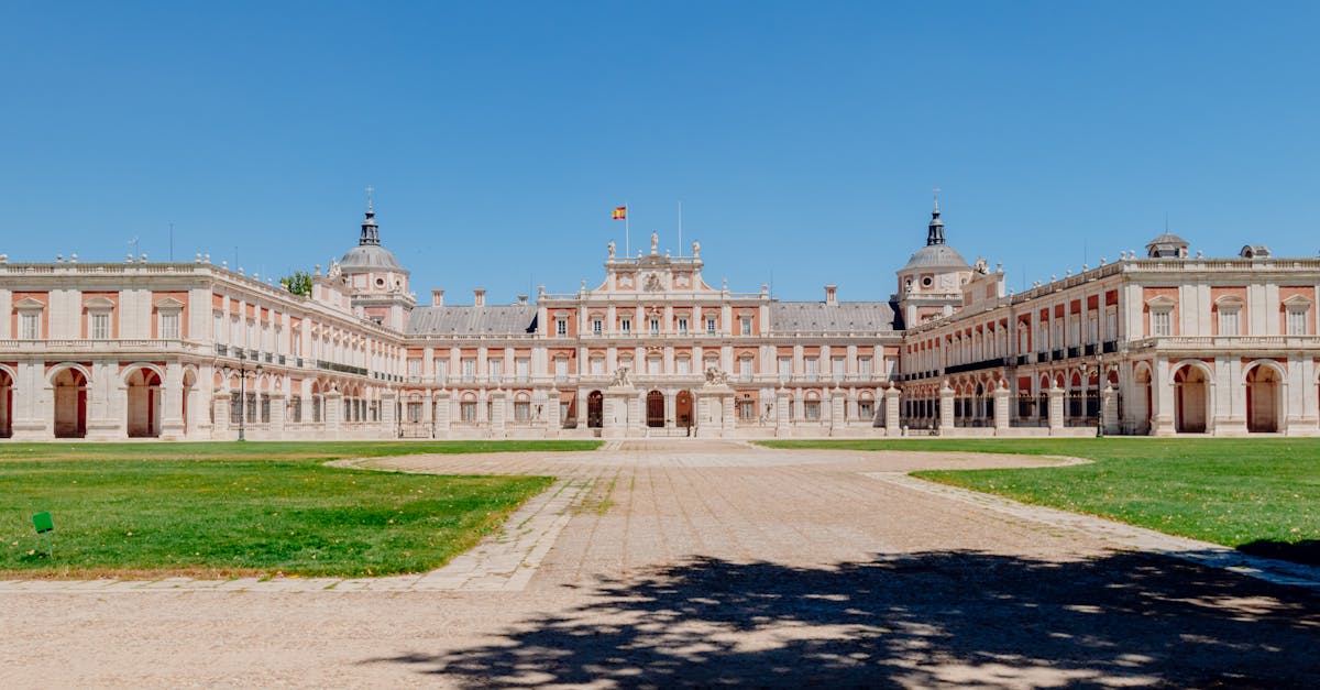 découvrez la boutique officielle du real madrid : produits authentiques, maillots, accessoires et articles exclusifs pour tous les fans du club légendaire.