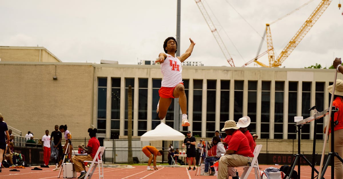 découvrez notre gamme complète d'équipements de rugby de haute qualité pour joueurs de tous niveaux : ballons, protections, maillots et accessoires indispensables.
