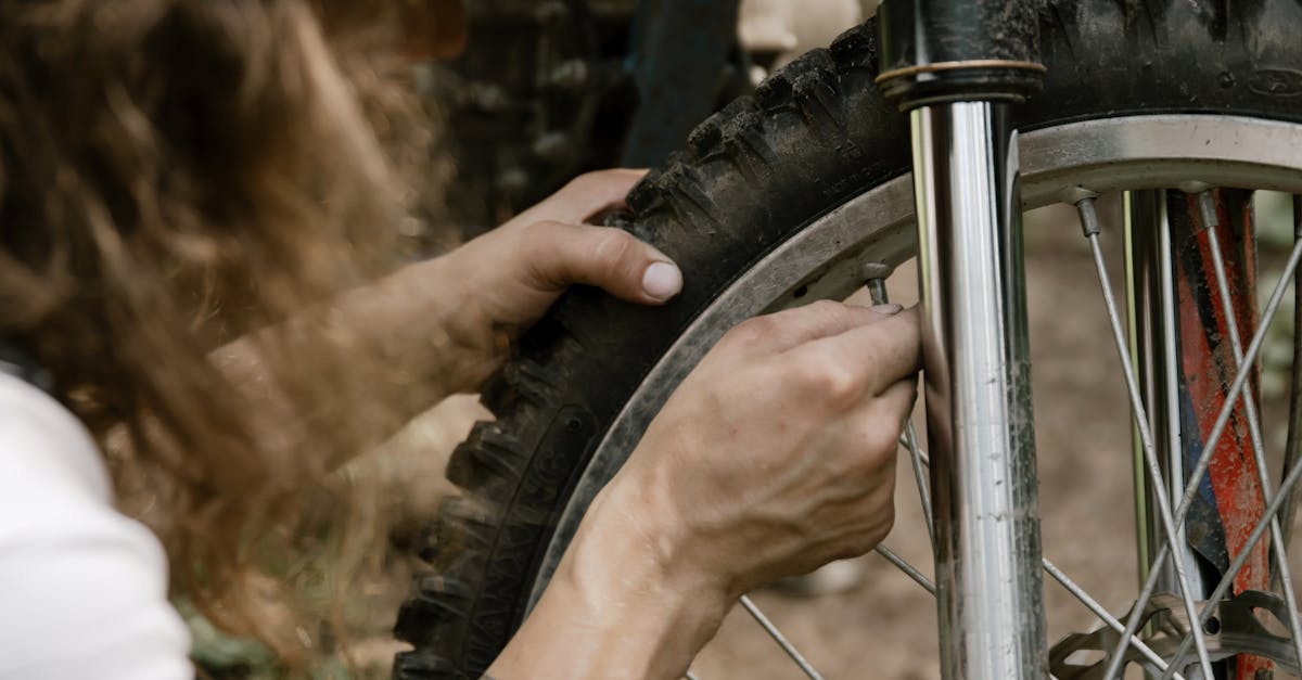 découvrez notre guide complet des ateliers automobiles et motos pour trouver le meilleur service de réparation et d'entretien près de chez vous.