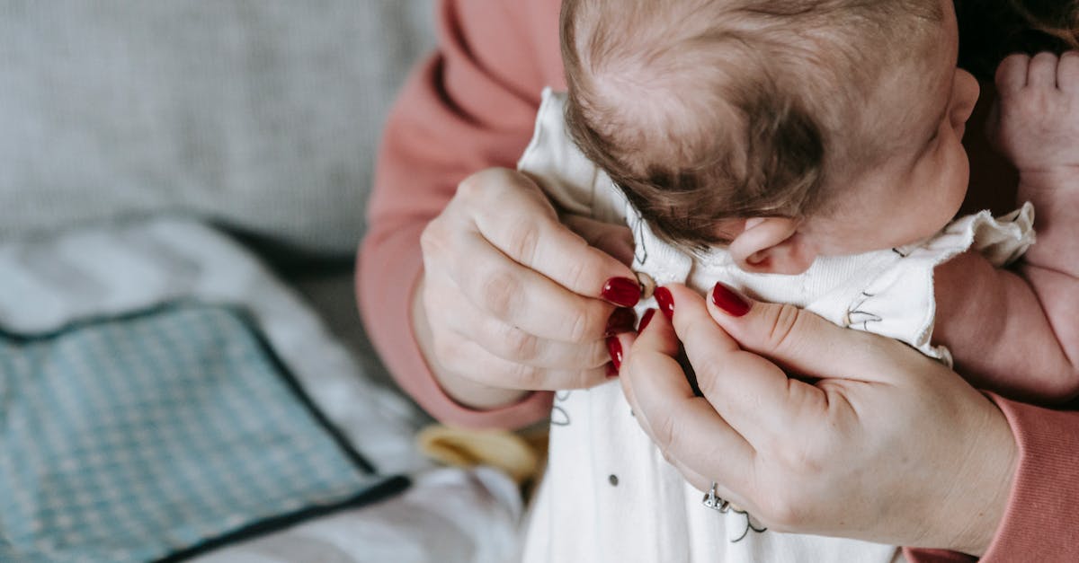 découvrez notre sélection d'articles essentiels pour bébé : couches, vêtements, accessoires et produits de soin indispensables pour le confort et le bien-être de votre tout-petit.