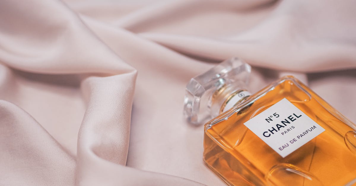 découvrez les meilleures boutiques parisiennes pour une expérience shopping unique alliant élégance, tendances et savoir-faire local.