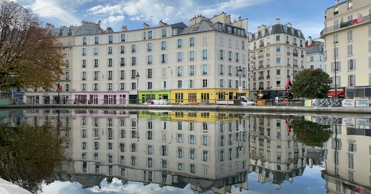 découvrez les meilleures boutiques parisiennes pour une expérience shopping unique alliant élégance et savoir-faire artisanal.