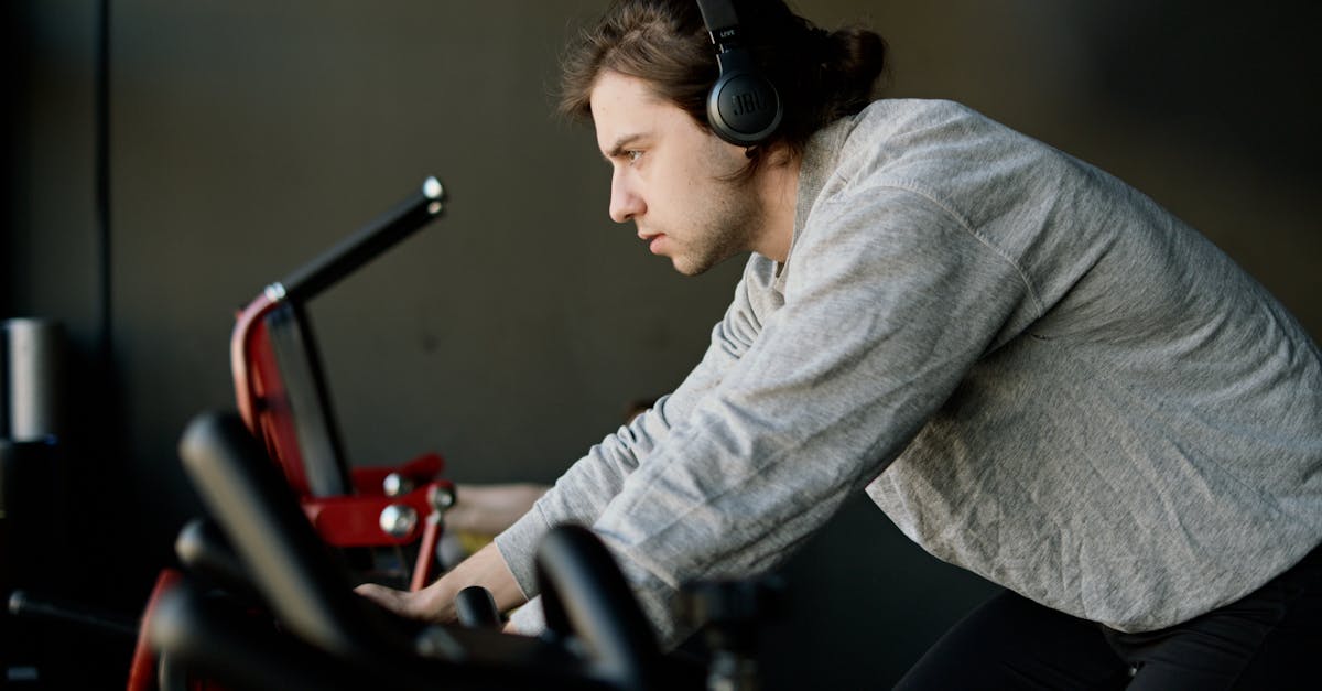 découvrez notre salle de fitness moderne offrant des équipements de pointe, des cours variés et un encadrement professionnel pour atteindre vos objectifs santé et forme.