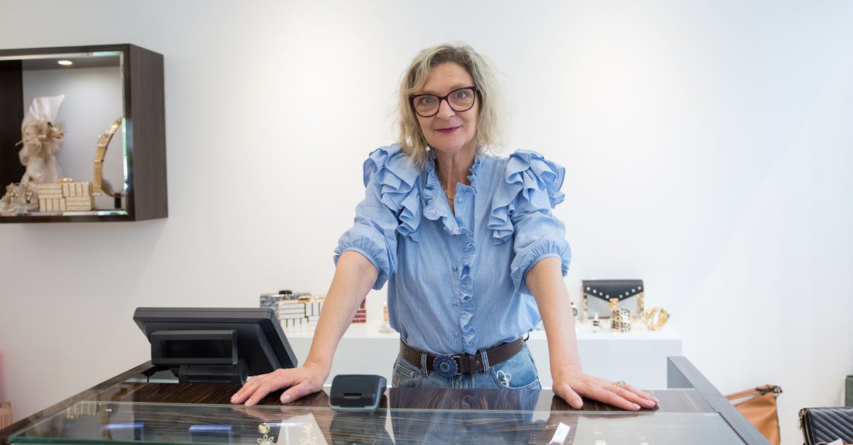 découvrez notre boutique de bijoux, où élégance et qualité se rencontrent pour sublimer votre style avec des pièces uniques et raffinées.