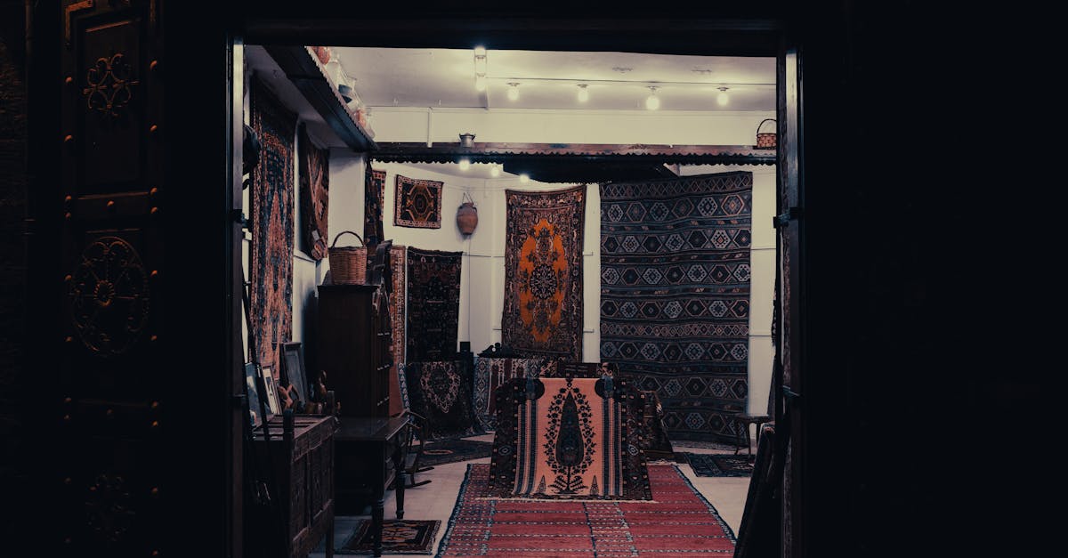 découvrez notre boutique de musée en ligne, offrant une sélection unique de souvenirs, livres et objets d'art inspirés de nos expositions.