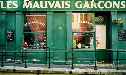 découvrez la boutique officielle du paris saint-germain : maillots, accessoires et cadeaux exclusifs pour tous les fans du psg.