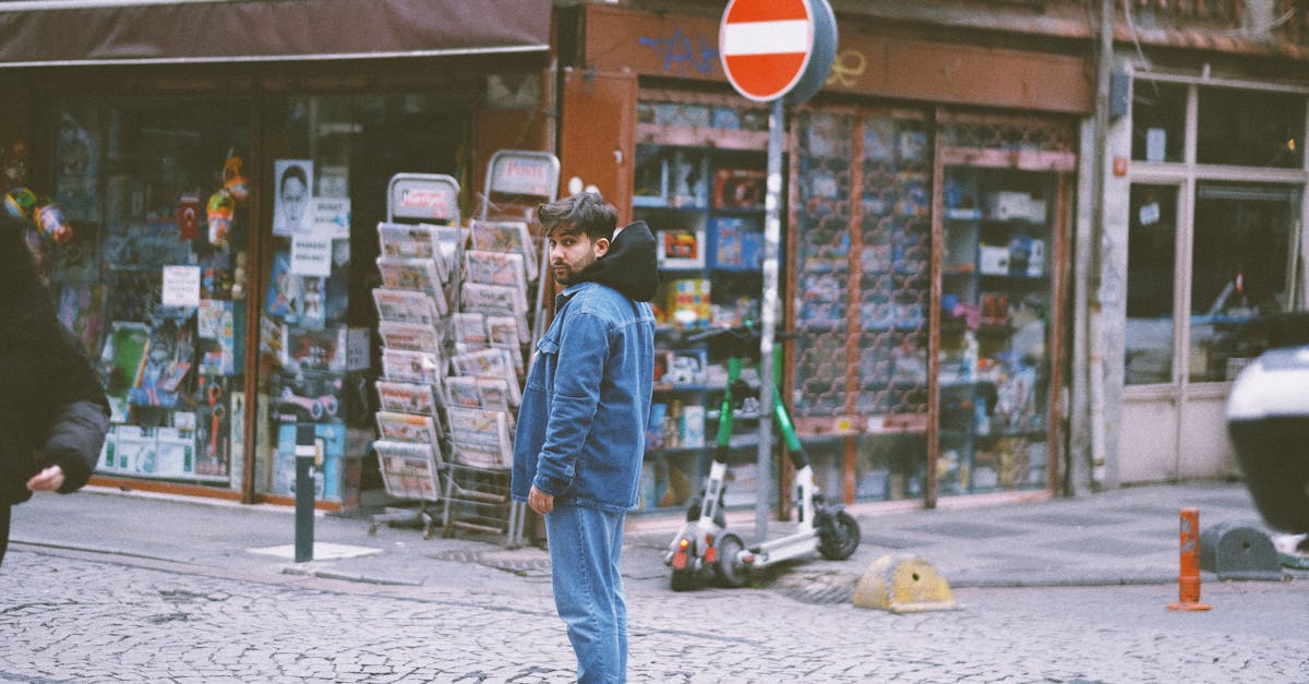 découvrez la boutique officielle du puy du fou et trouvez des souvenirs uniques pour prolonger la magie de votre visite. articles exclusifs, cadeaux et produits inspirés du spectacle.