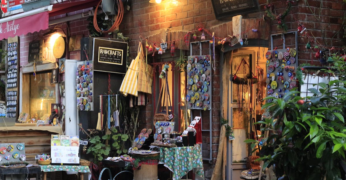 découvrez la boutique officielle du puy du fou et emportez chez vous des souvenirs uniques de votre aventure historique. articles exclusifs et cadeaux pour tous les fans !