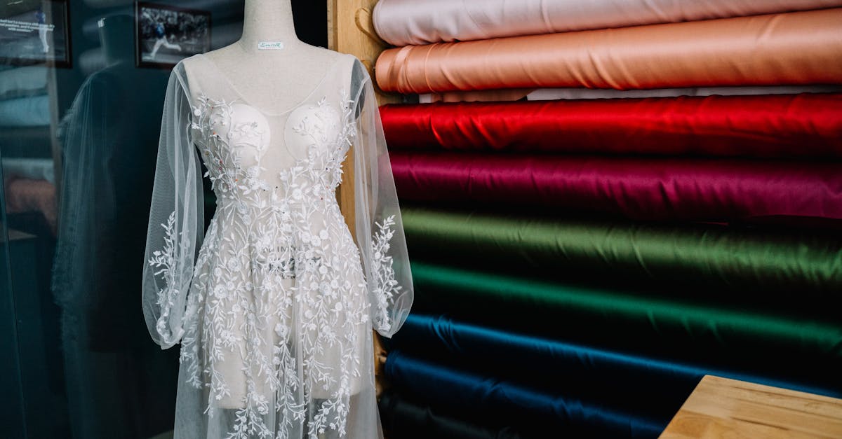 découvrez nos conseils essentiels pour choisir la robe de mariée parfaite et rendre votre expérience de shopping inoubliable.