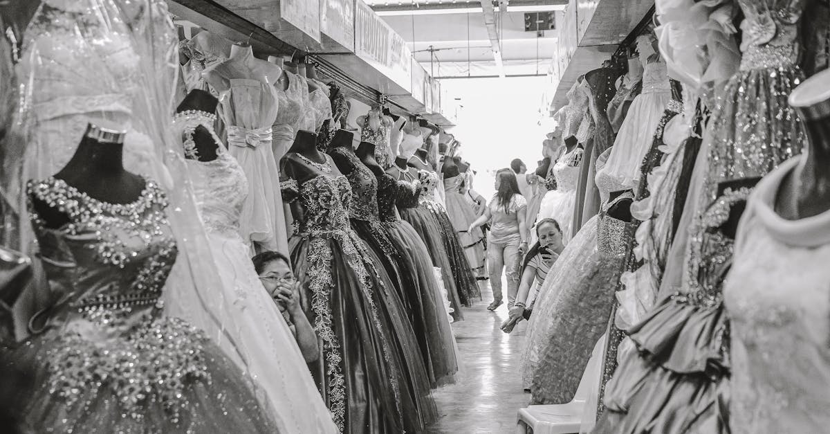 découvrez nos conseils indispensables pour choisir la robe de mariée parfaite et vivre une expérience de shopping inoubliable.