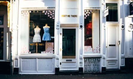 découvrez la boutique fragonard, parfumier de renom, et explorez une sélection raffinée de parfums, cosmétiques et produits de beauté artisanaux typiquement français.