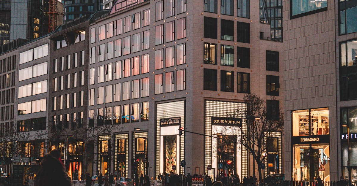 découvrez la boutique louis vuitton à lyon pour des accessoires de luxe, sacs à main et prêt-à-porter d'exception. profitez d'un service personnalisé au cœur de la ville.