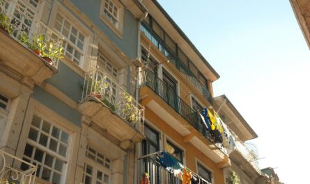 découvrez la boutique louis vuitton à lyon, alliant luxe et savoir-faire artisanal pour des créations emblématiques. visitez notre magasin pour une expérience unique.