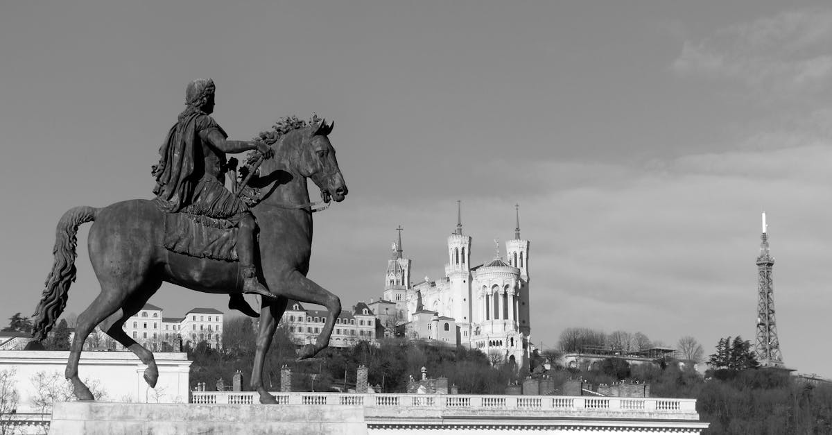 découvrez la boutique louis vuitton à lyon : élégance, luxe et artisanat d'exception au cœur de la ville.