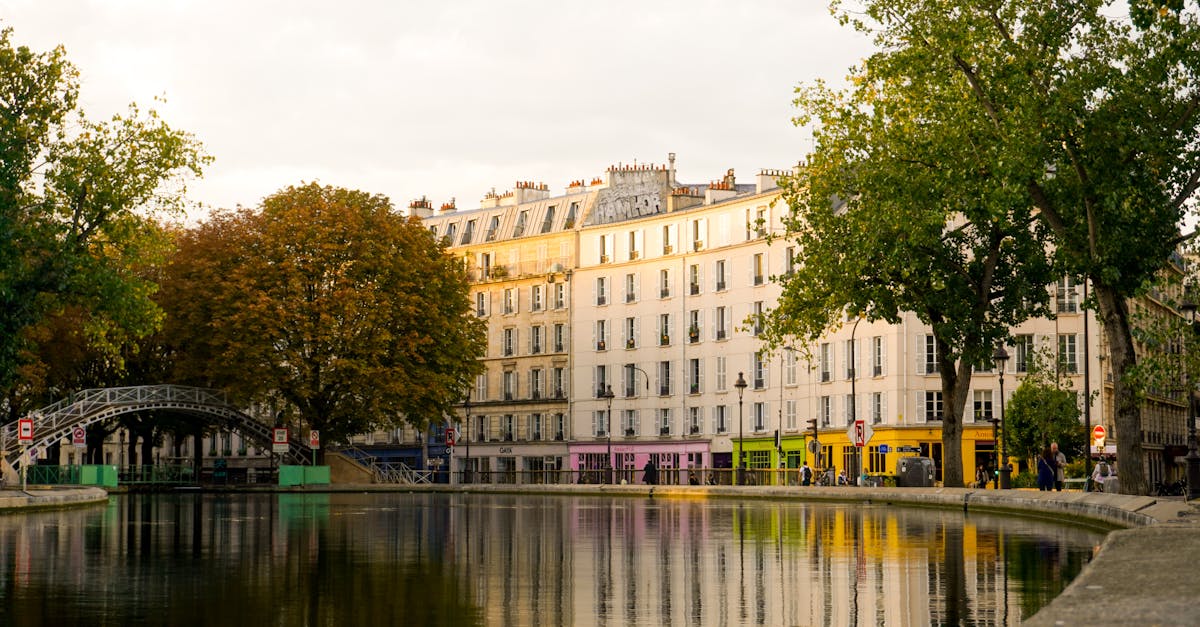 découvrez la boutique officielle du paris saint-germain : équipements authentiques, maillots, accessoires et produits exclusifs pour tous les fans du psg.