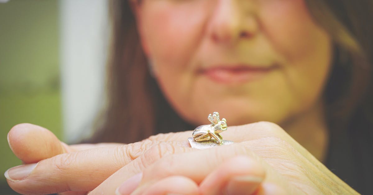 découvrez notre collection de bijoux personnalisés, conçus spécialement pour refléter votre style unique et vos moments précieux.