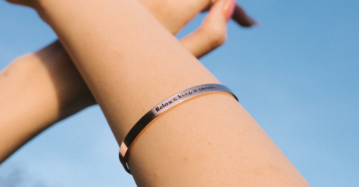 découvrez notre collection de bijoux personnalisés uniques, créés sur mesure pour refléter votre style et votre personnalité.