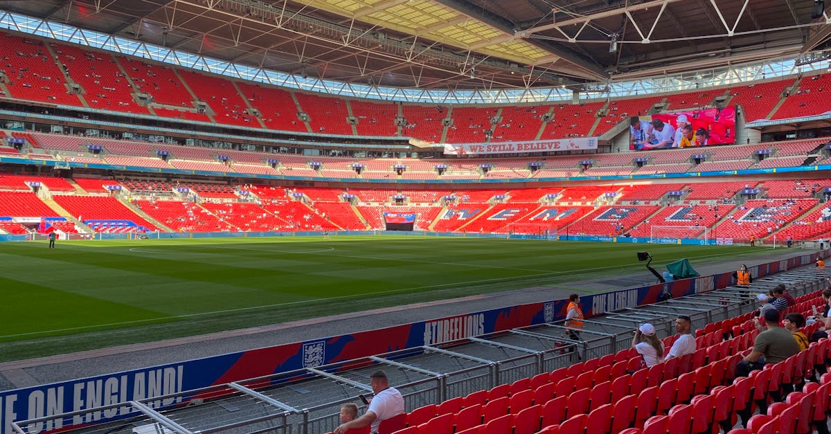 découvrez le rennes stadium shop, votre boutique officielle pour tous les produits et équipements du stade rennais. supportez votre équipe avec nos maillots, accessoires et souvenirs exclusifs.