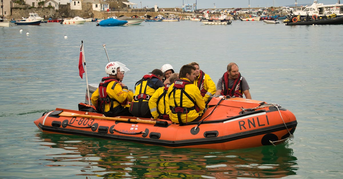 soutenez les sauveteurs en mer : engagez-vous pour sauver des vies, financer des opérations de secours et protéger ceux qui bravent les dangers de l'océan.