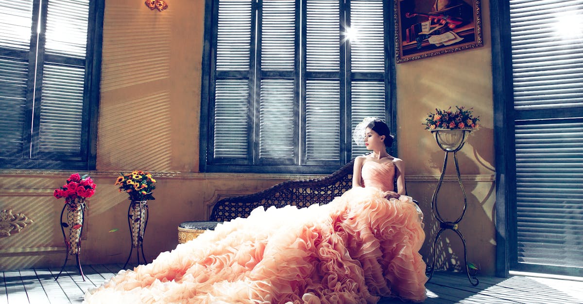 découvrez notre collection élégante de robes de mariée, conçues pour sublimer votre journée spéciale avec style et raffinement.