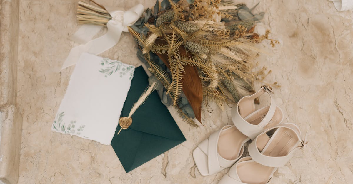 découvrez nos essentiels de mariage pour une cérémonie inoubliable : accessoires, décoration et bien plus pour sublimer votre grand jour.