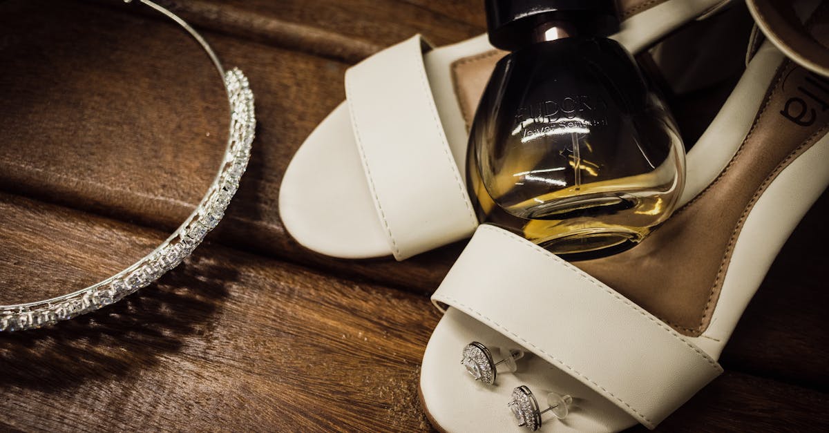 découvrez les indispensables pour un mariage parfait : accessoires, décorations et conseils essentiels pour votre grand jour.