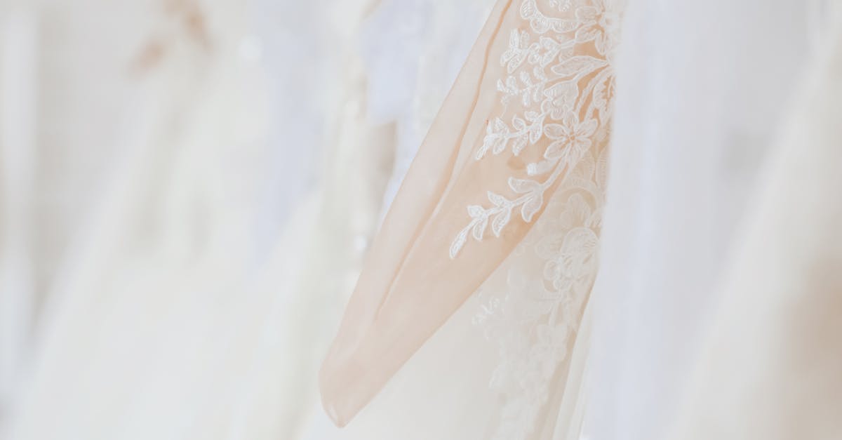 découvrez notre boutique de mariage, votre destination idéale pour toutes les robes, accessoires et décorations pour un jour inoubliable.