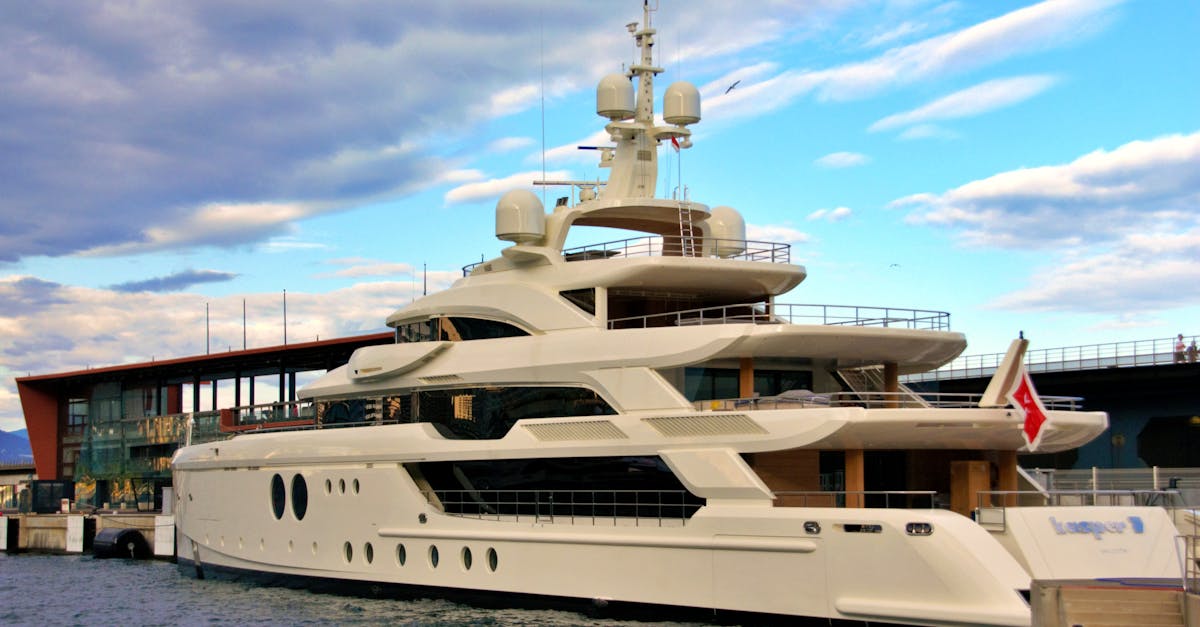 découvrez la boutique officielle de l'as monaco : équipements, maillots, accessoires et souvenirs pour tous les fans du club de football monégasque.